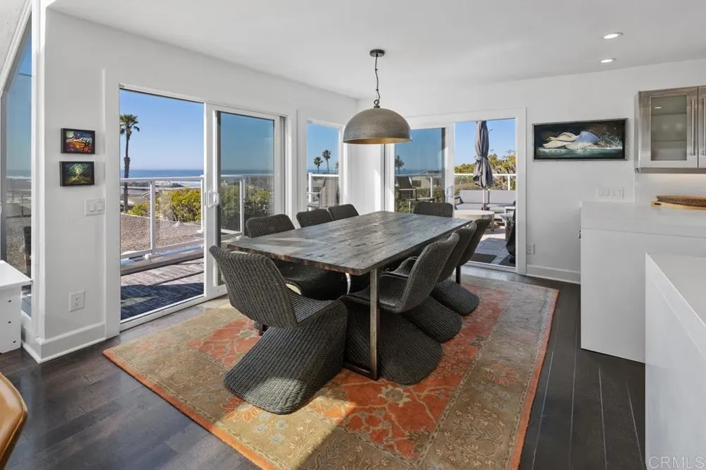 328 SHOMAKER CT. Solana Beach, CA 92075