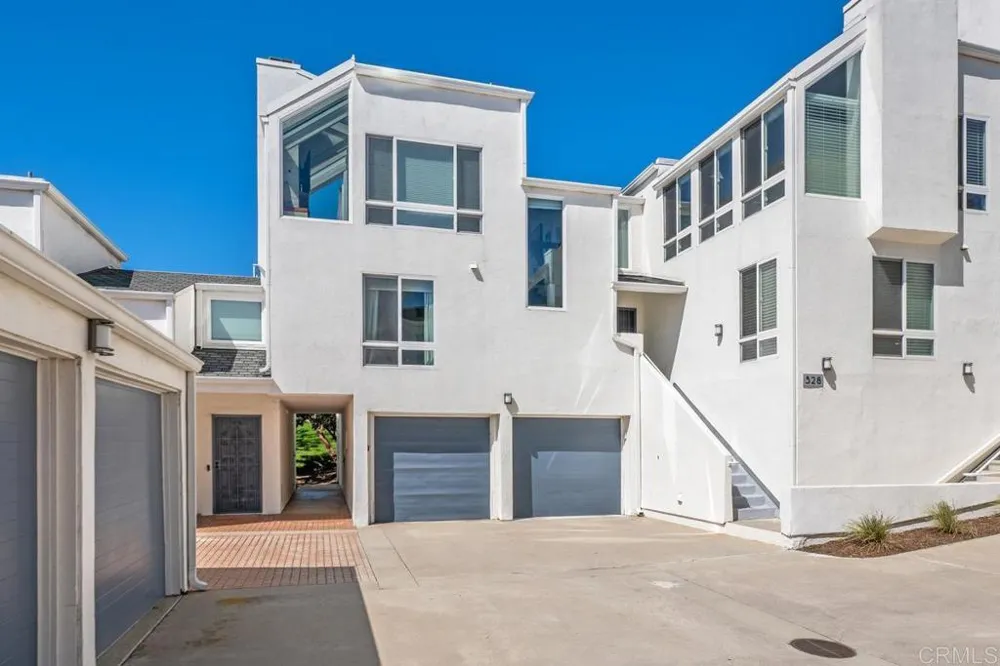 328 SHOMAKER CT. Solana Beach, CA 92075