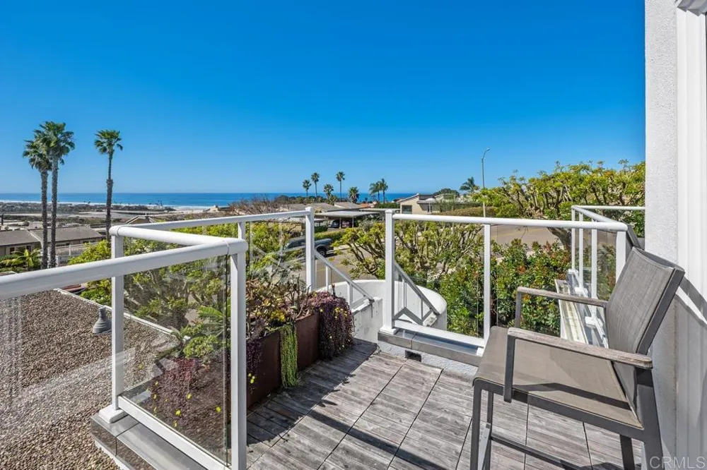 328 SHOMAKER CT. Solana Beach, CA 92075