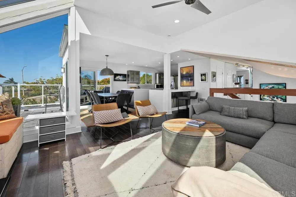 328 SHOMAKER CT. Solana Beach, CA 92075