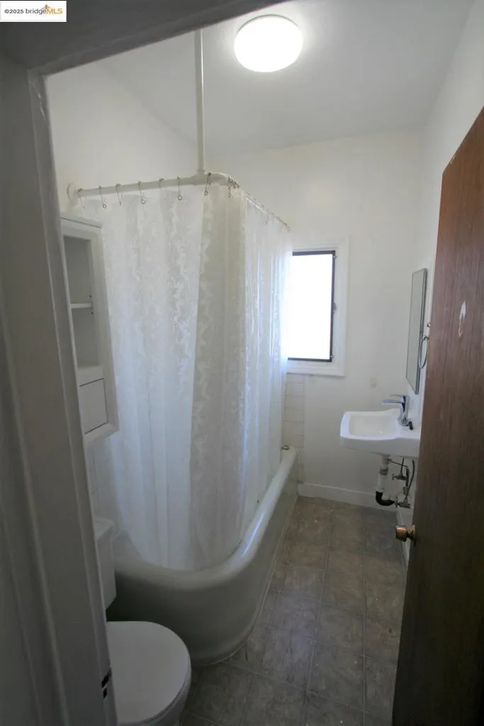 1458 E 33rd Street Oakland, CA 94602