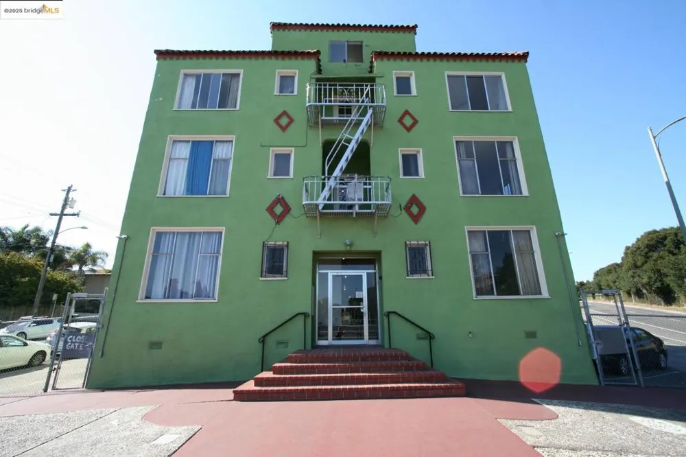 1458 E 33rd Street Oakland, CA 94602