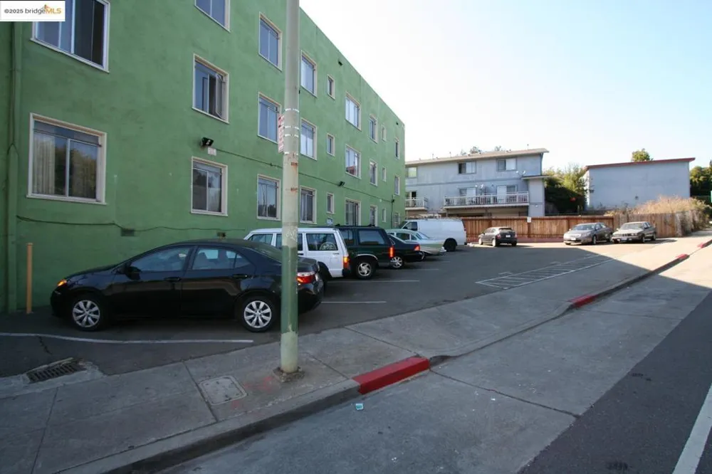 1458 E 33rd Street Oakland, CA 94602