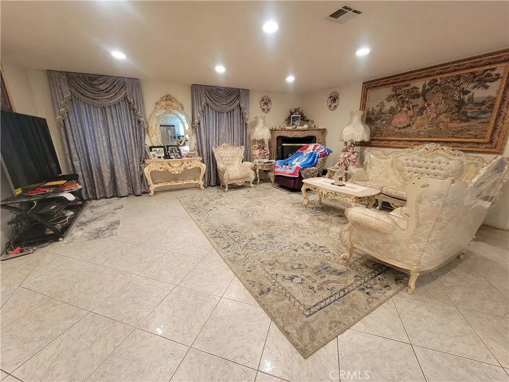 8009 Rose Street Paramount, CA 90723