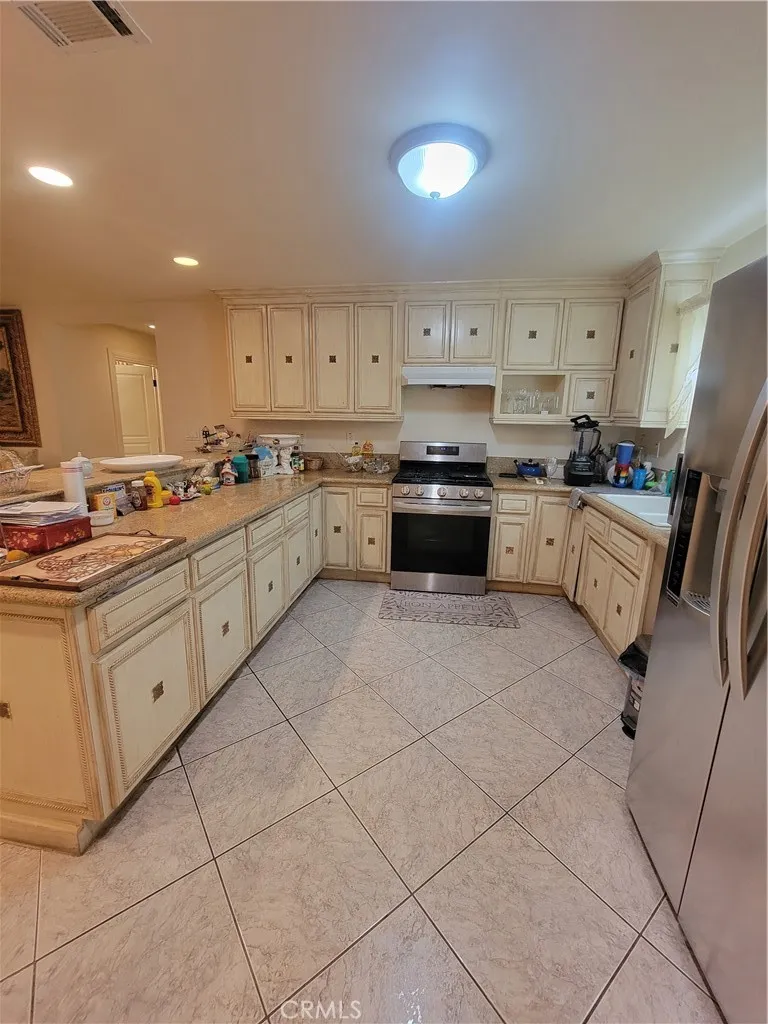 8009 Rose Street Paramount, CA 90723