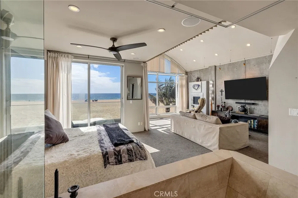 2024 The Strand Hermosa Beach, CA 90254