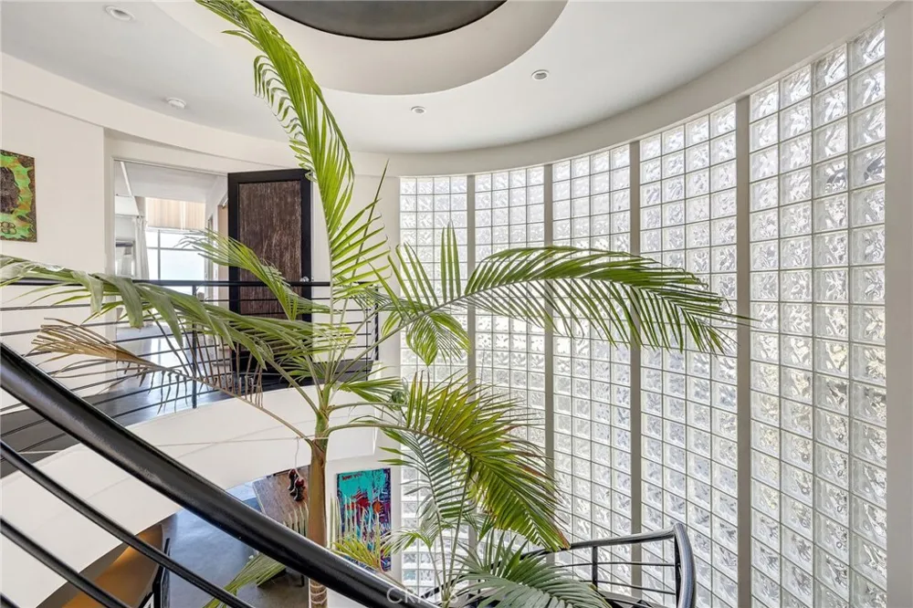 2024 The Strand Hermosa Beach, CA 90254