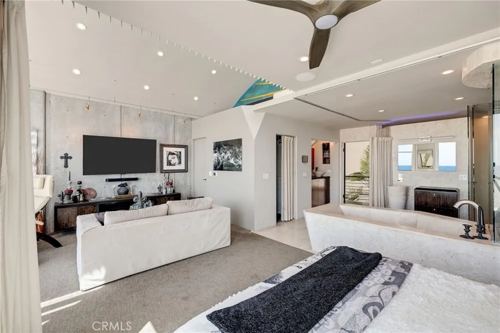 2024 The Strand Hermosa Beach, CA 90254