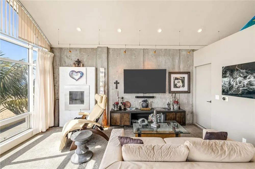 2024 The Strand Hermosa Beach, CA 90254