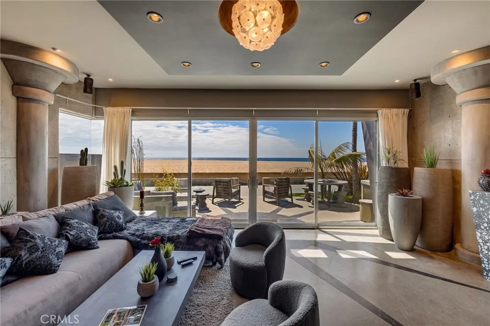 2024 The Strand Hermosa Beach, CA 90254