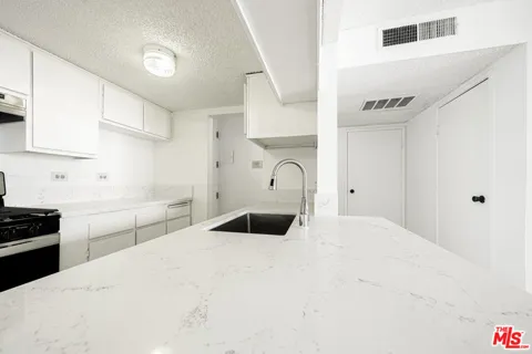 421 S La Fayette Park Place #711