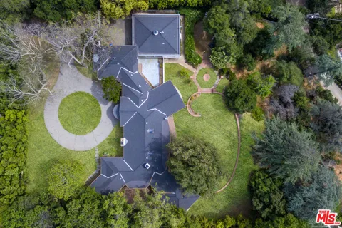 7 Oakmont Drive