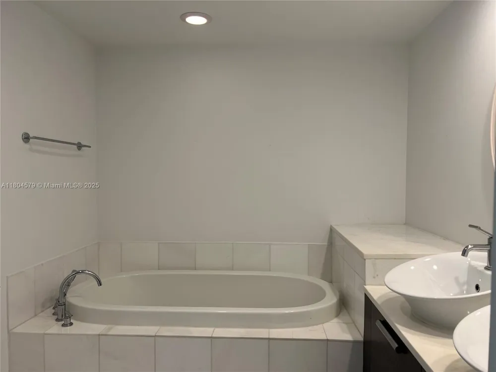 2950 NE 188th St #444 Aventura, FL 33180