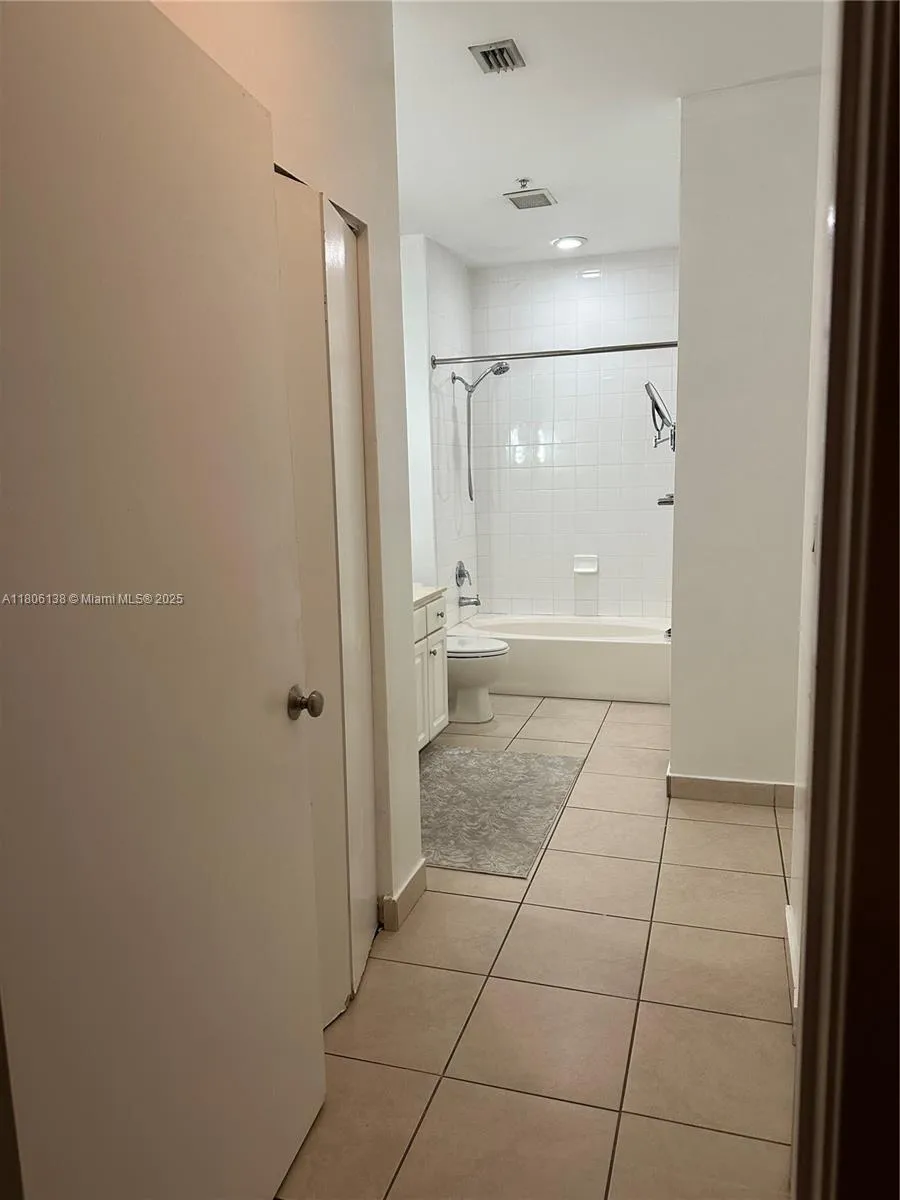 2001 Biscayne Blvd #3503 Miami, FL 33137