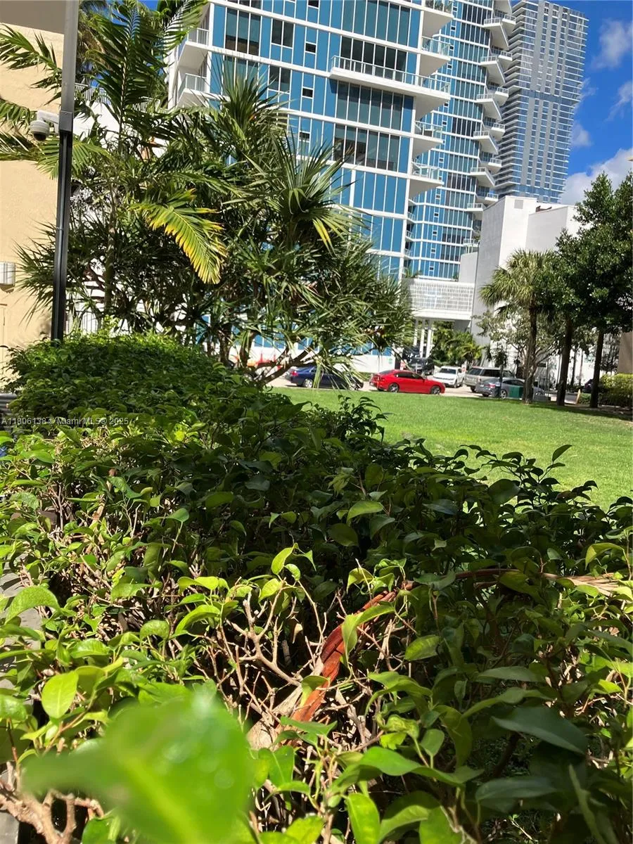 2001 Biscayne Blvd #3503 Miami, FL 33137
