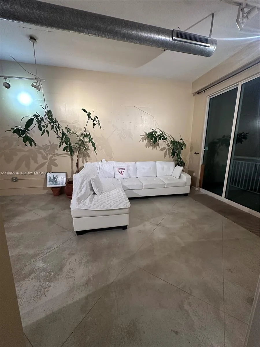 2001 Biscayne Blvd #3503 Miami, FL 33137