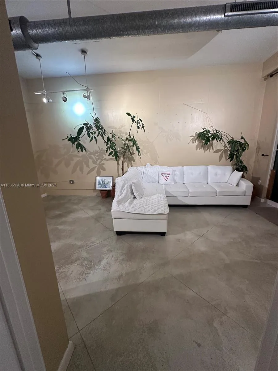 2001 Biscayne Blvd #3503 Miami, FL 33137