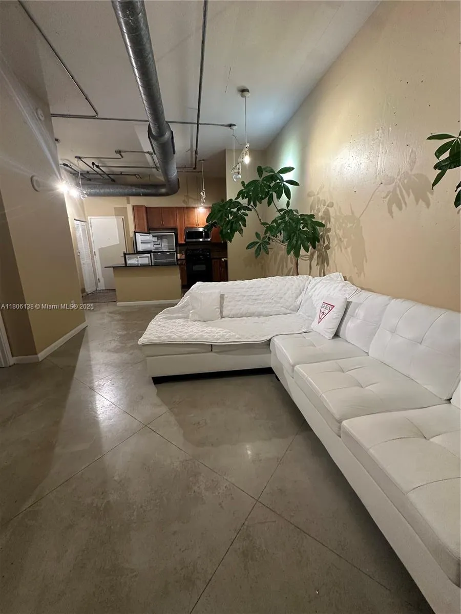 2001 Biscayne Blvd #3503 Miami, FL 33137