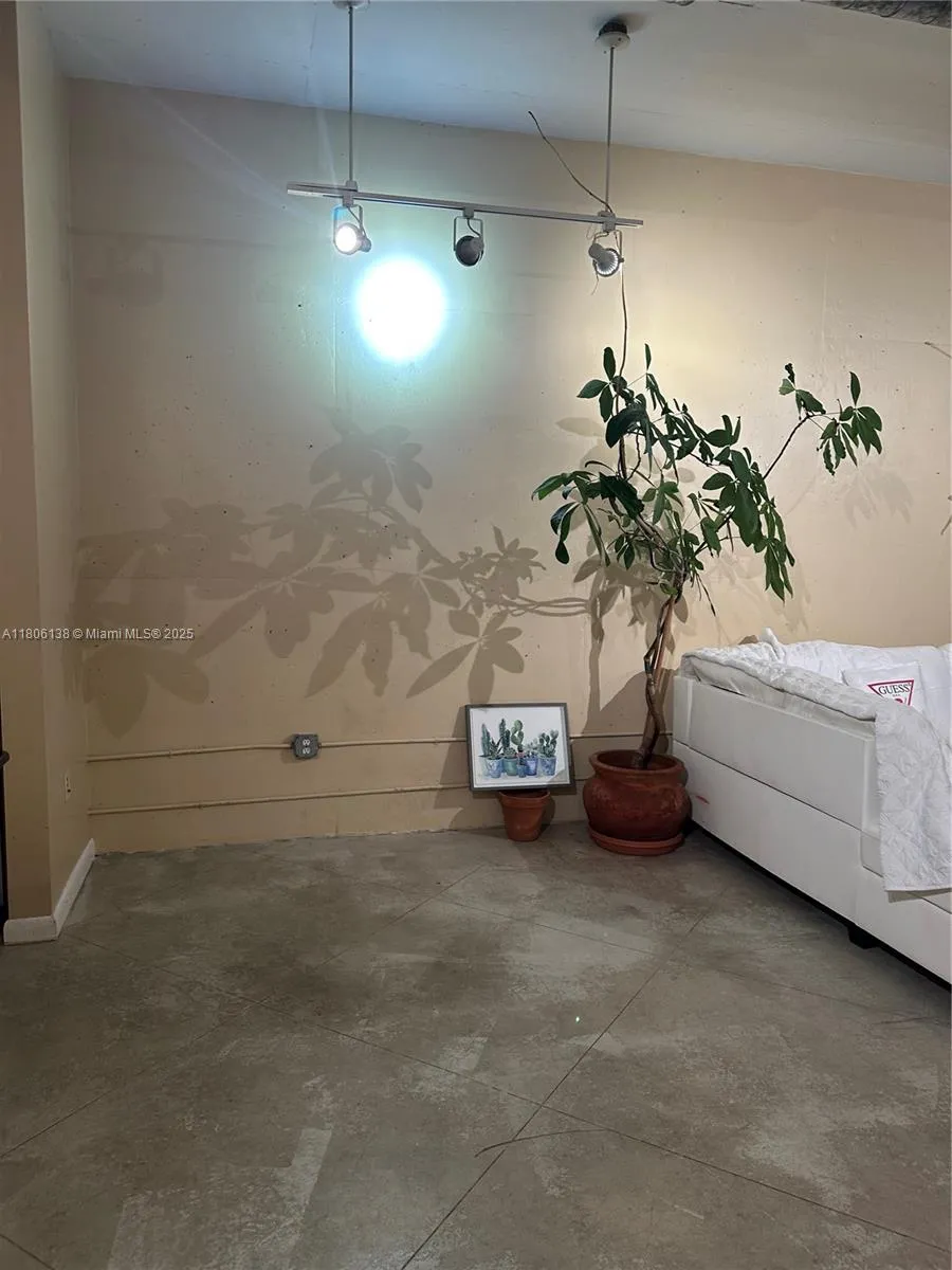 2001 Biscayne Blvd #3503 Miami, FL 33137