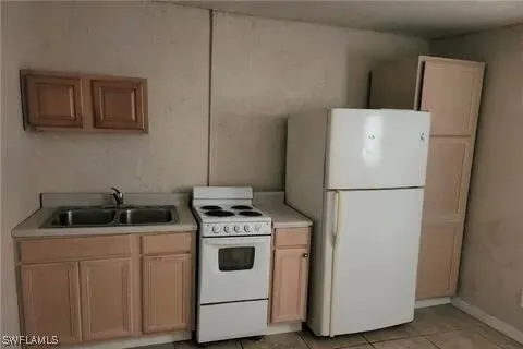4th Avenue Fort Myers, FL 33907