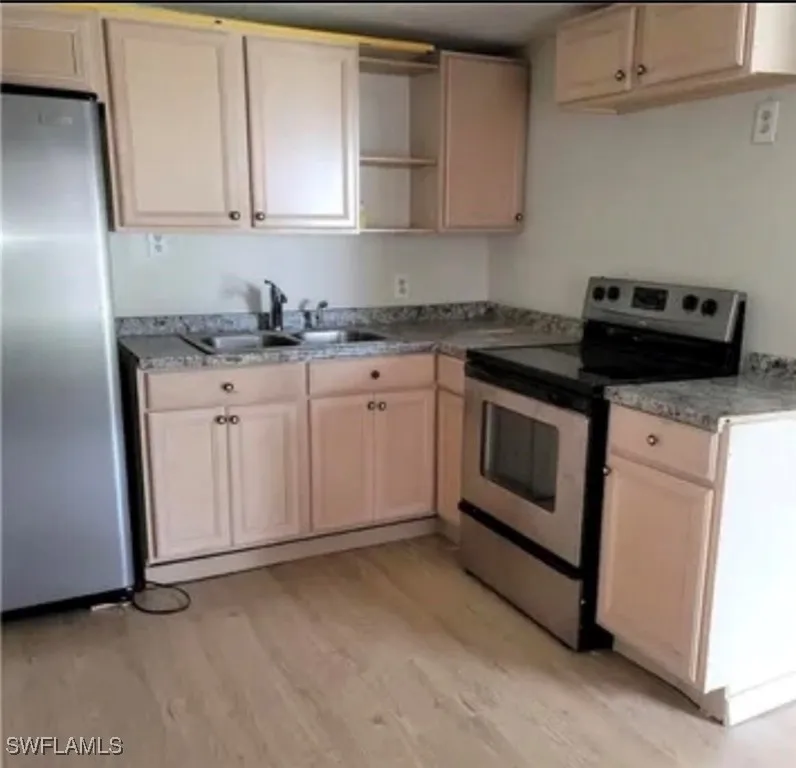 4th Avenue Fort Myers, FL 33907
