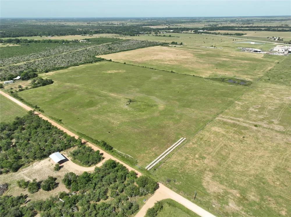 14177 E Ueckert Road Bellville, TX 77418