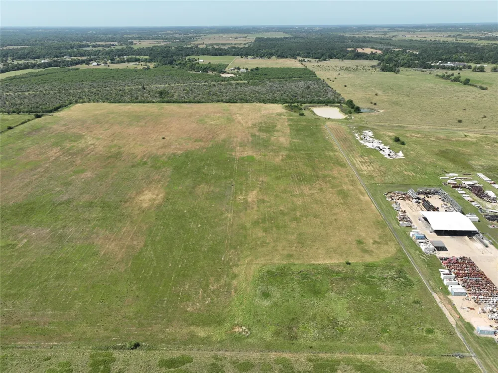 14177 E Ueckert Road Bellville, TX 77418
