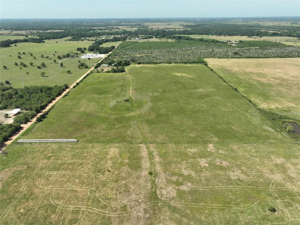 14177 E Ueckert Road Bellville, TX 77418