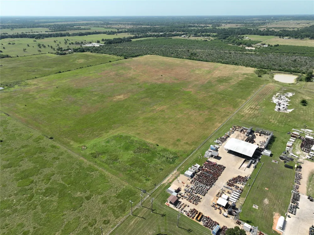 14177 E Ueckert Road Bellville, TX 77418