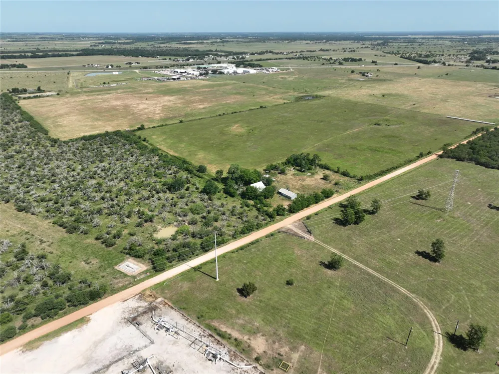 14177 E Ueckert Road Bellville, TX 77418