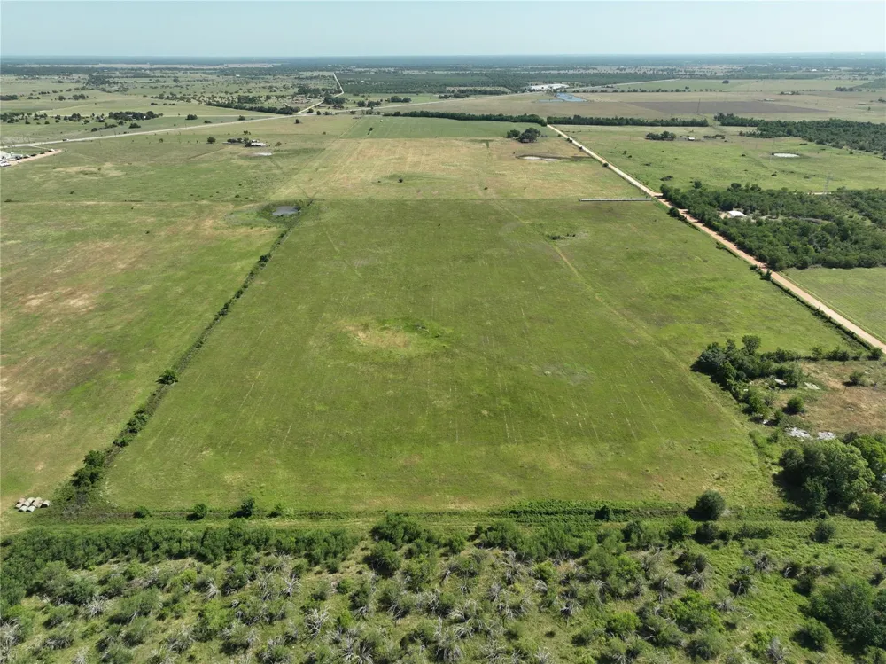 14177 E Ueckert Road Bellville, TX 77418