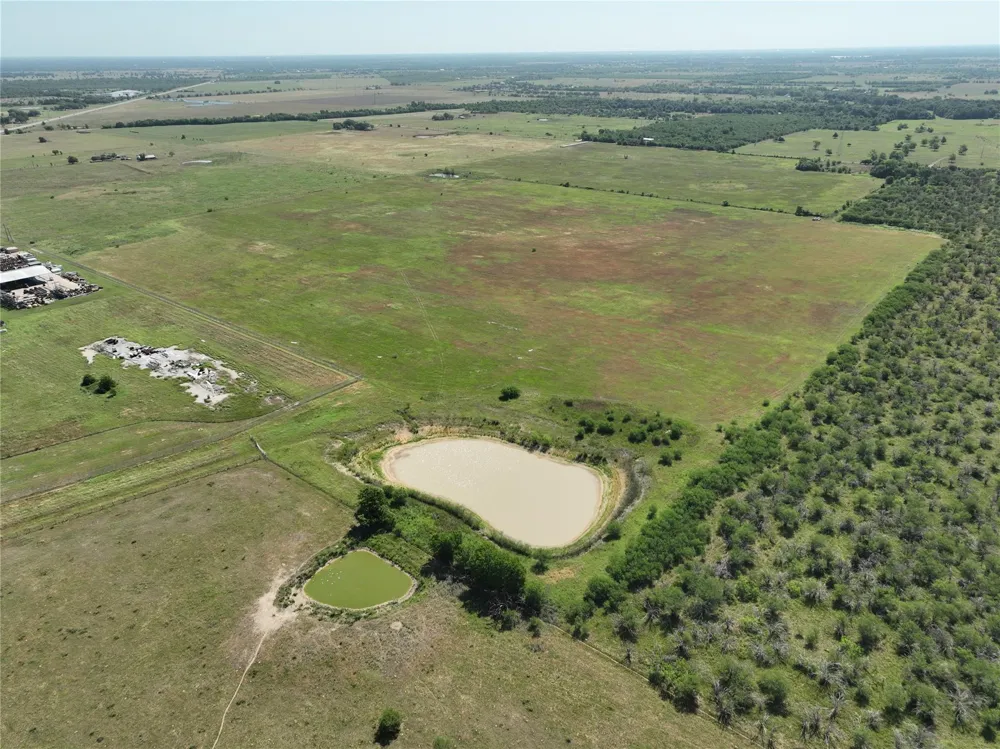 14177 E Ueckert Road Bellville, TX 77418