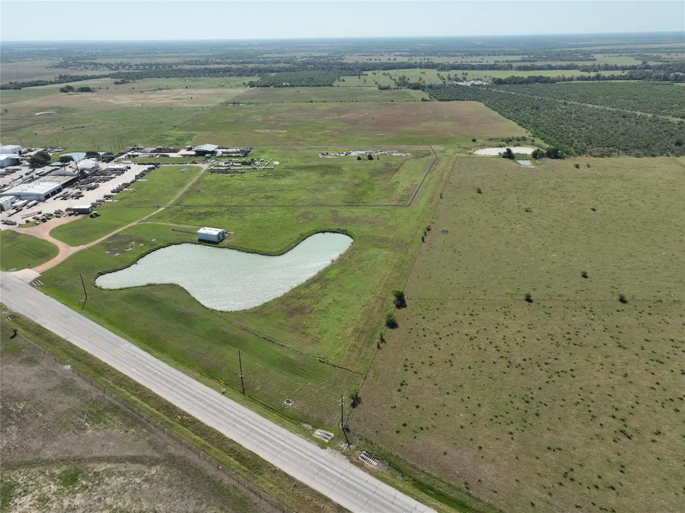 14177 E Ueckert Road Bellville, TX 77418