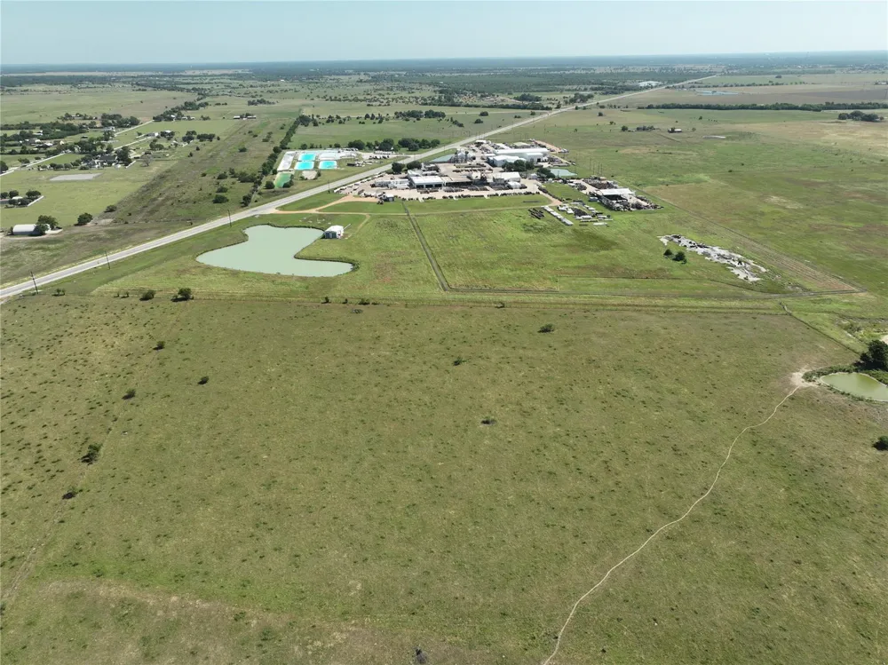 14177 E Ueckert Road Bellville, TX 77418
