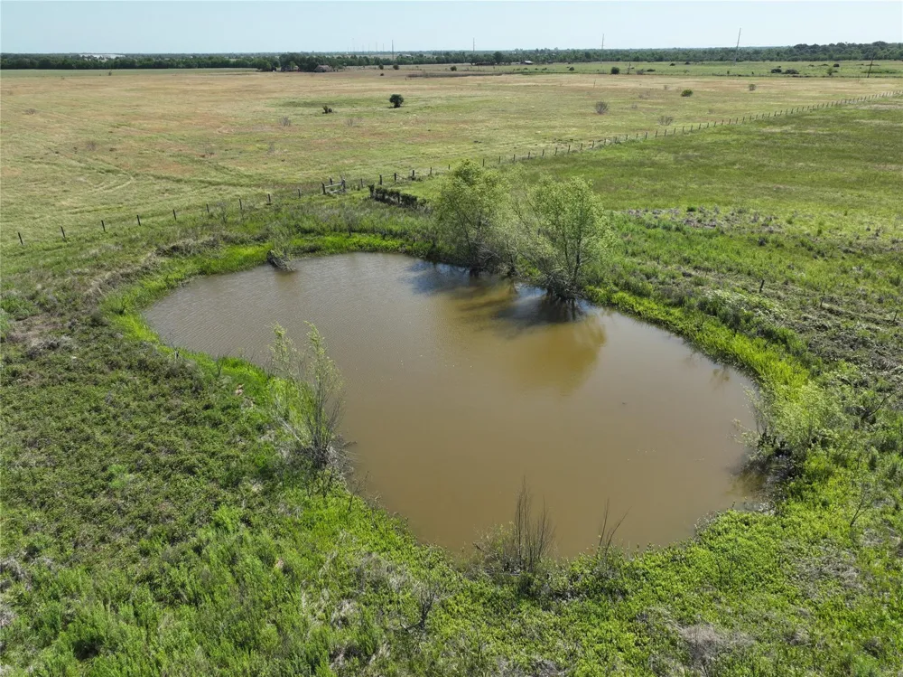 14177 E Ueckert Road Bellville, TX 77418