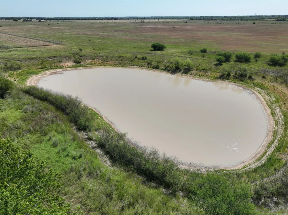 14177 E Ueckert Road Bellville, TX 77418