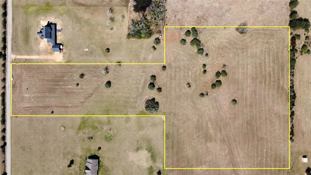 8412 Hillboldt Road Cat Spring, TX 78933