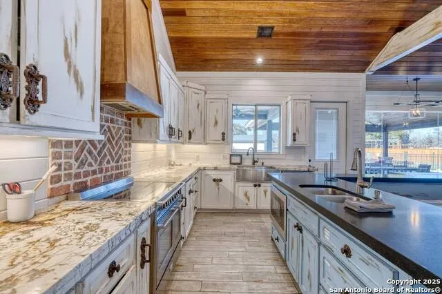 67 Stepping Stone Concan, TX 78838