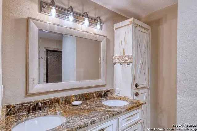 67 Stepping Stone Concan, TX 78838