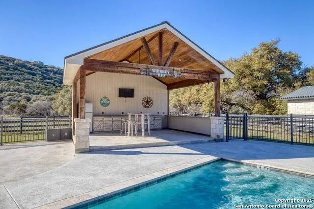 67 Stepping Stone Concan, TX 78838