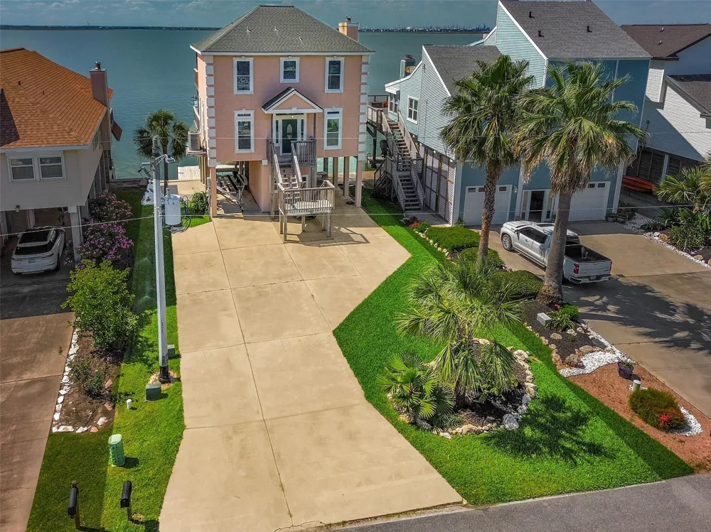 247 Isles End Road Tiki Island, TX 77554