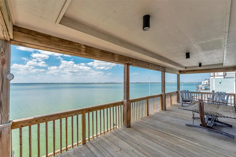 247 Isles End Road Tiki Island, TX 77554