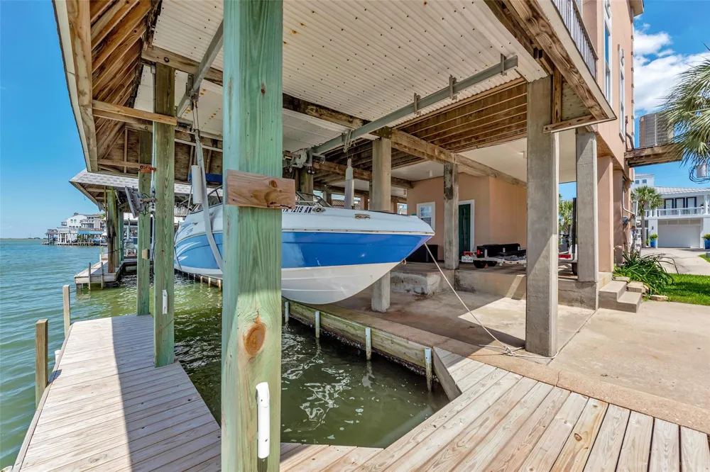 247 Isles End Road Tiki Island, TX 77554