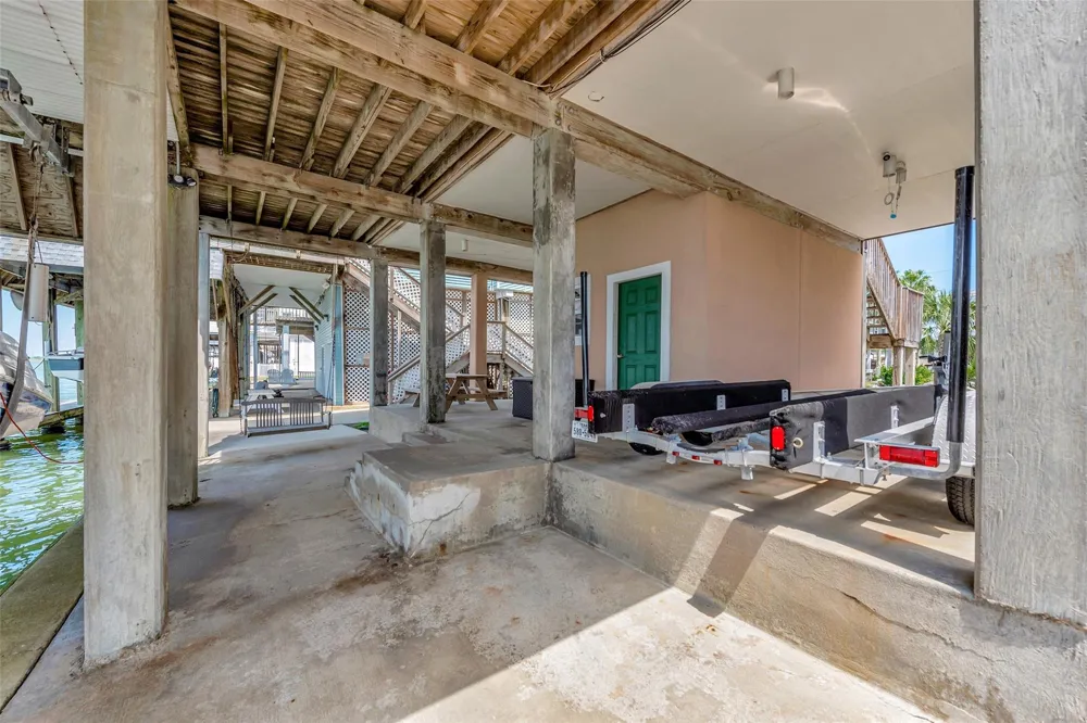 247 Isles End Road Tiki Island, TX 77554