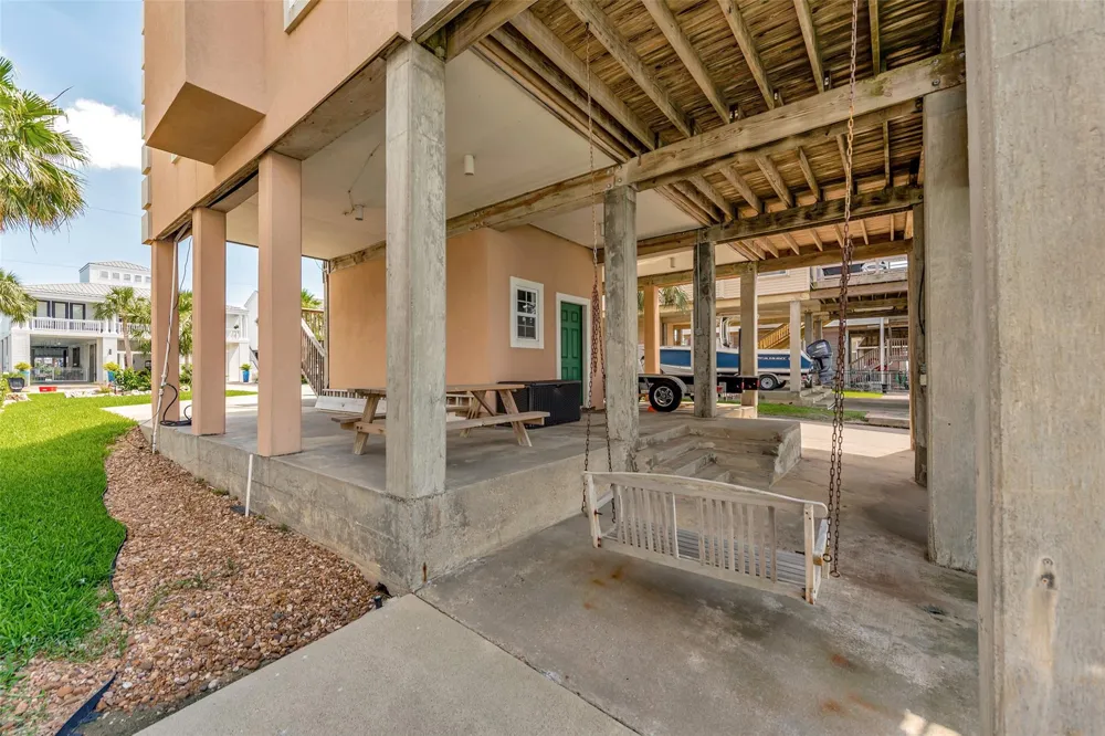 247 Isles End Road Tiki Island, TX 77554