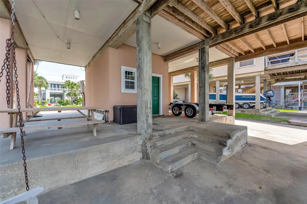 247 Isles End Road Tiki Island, TX 77554