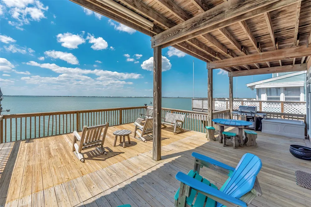 247 Isles End Road Tiki Island, TX 77554