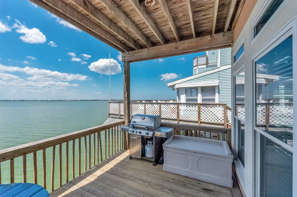 247 Isles End Road Tiki Island, TX 77554