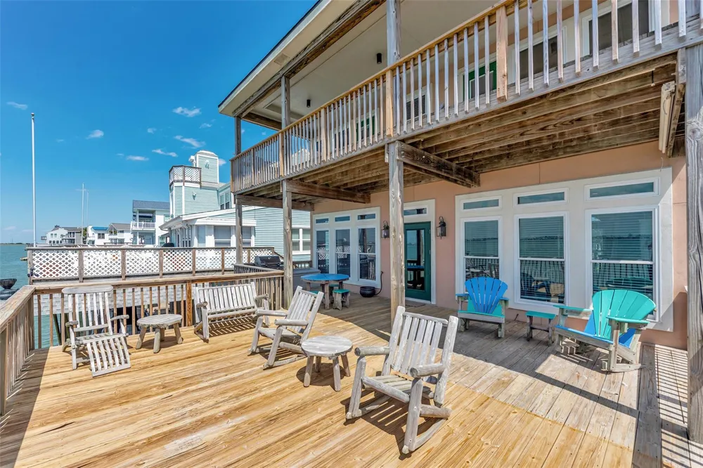 247 Isles End Road Tiki Island, TX 77554