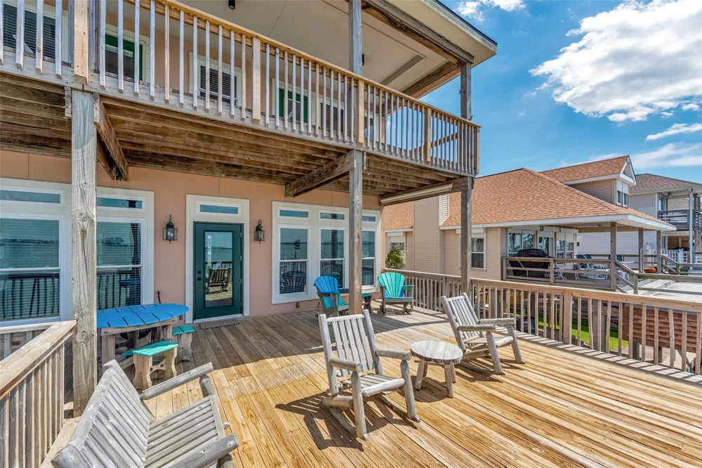 247 Isles End Road Tiki Island, TX 77554